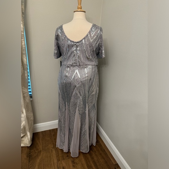 Plus Dress 🩶 - Picture 5 of 12